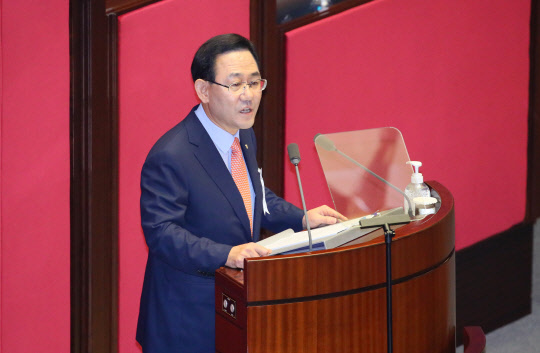 미래통합당 주호영 원내대표가 21일 국회 본회의에서 교섭단체 대표연설하고 있다.   [연합뉴스]